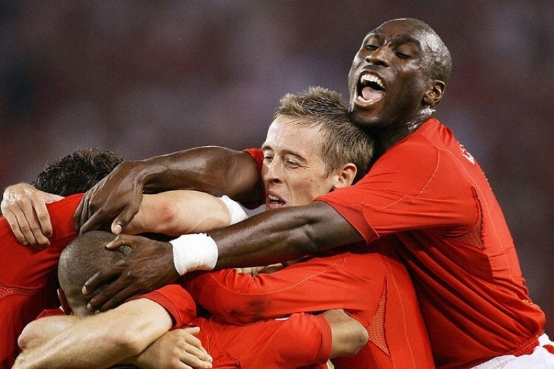 <p><b>'SİYAHİLERİN BEYAZLARA GÖRE ÖLÜM RİSKİ 4 KAT DAHA FAZLA' </b></p><p>Dejan Lovren'in ardından bu kez de Arsenal ve İngiltere Milli Takımı'nın eski yıldızı Sol Campbell, koronavirüsle ilgili çok tartışılacak bir komplo teorisine imza attı.</p>