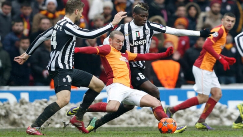 <p>Bu insanlarla ilgili sorun, birkaç maç kötü oynamaları ya da günlerinde olmamaları değil. Birkaç gece dışarıda takılmaları da değil. Problem, onların içlerinde. Bazı şeyler bir kez olabilir ama tekrar ediyorsa problemdir' ifadeleriyle sürdürdü.</p>