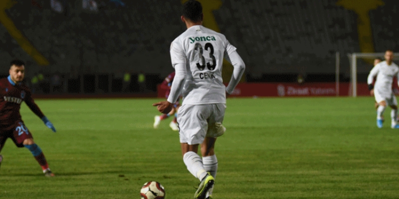 <p>Altay alt yapısından çıkan yetenekli oyuncuyu kaçırmak istemeyen sarı-kırmızılıların 2 milyon lira bonservis bedeli ödemeye hazır olduğu bildirildi.</p>