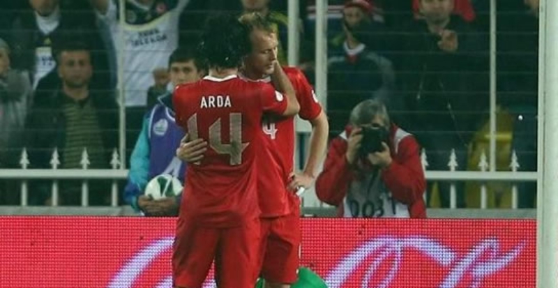 <p>Cim-Bom’da ayrıca Arda Turan ve Semih Kaya gibi kulübün altyapısından yetişen futbolcuların da dönmesi söz konusu. (Milliyet)</p>