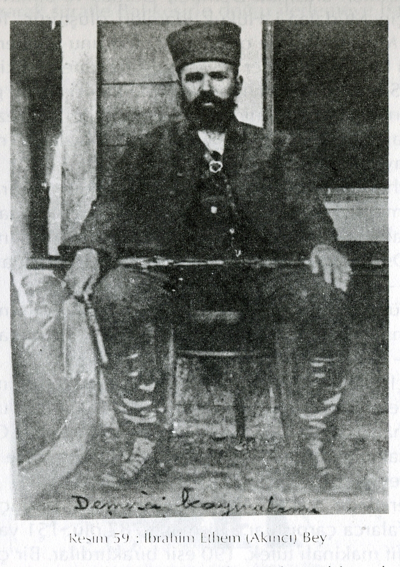 <p>Babasnn ad Tfenki Ali Efendi annesinin ad ise Naile Hanm'dr. lk, orta ve lise eitimini Bulgaristan'da tamamlayan brahim Ethem, Selanik retmen Okulunda tarih ve yaz retmenlii grevinde bulundu</p>