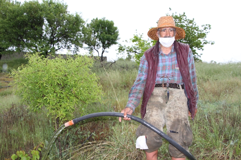 <p>Anneler Günü olması nedeniyle Cumhurbaşkanı Recep Tayyip Erdoğan’a da mesaj gönderen Ziya dede, 'Annesinin ayaklarını öpüyorum. İyi bir evlat kazanmış, onun için çok mutluyum' dedi.</p>