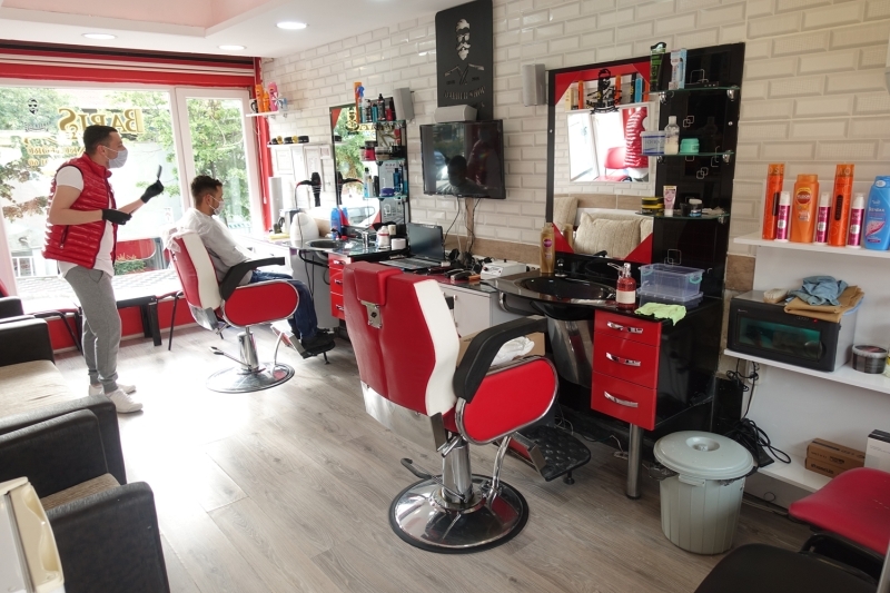 <p><b>- BERBER, KUAFÖR VE GÜZELLİK SALONLARINDA UYGULANACAK KURALLAR</b><br></p>
