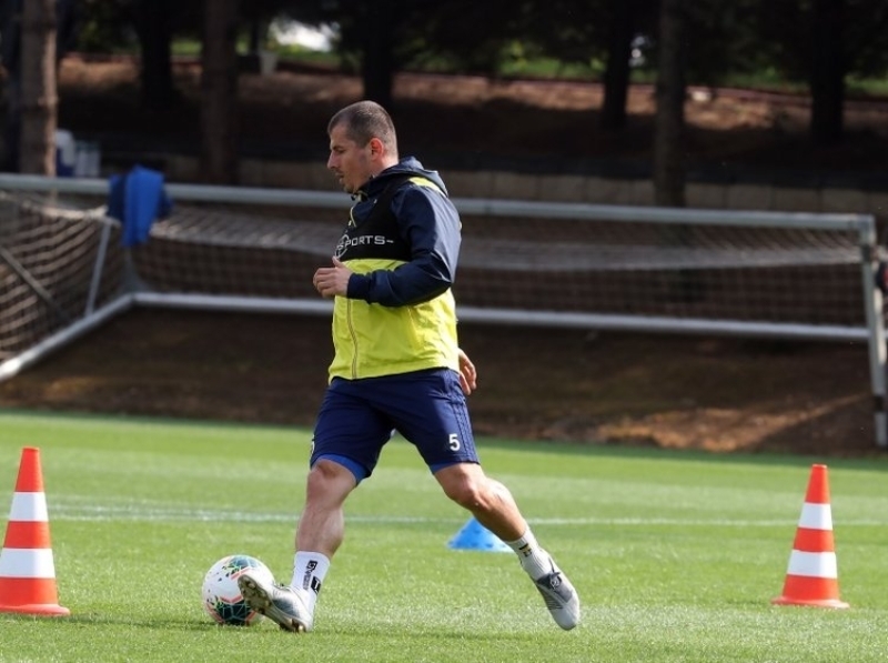 <p>Kazanman�n �st�ne oynamak bir risktir T�rkiye'de. Kaybetmemek �st�ne oynuyoruz. Di�er �lkelerle aram�zdaki en b�y�k fark bu.</p>