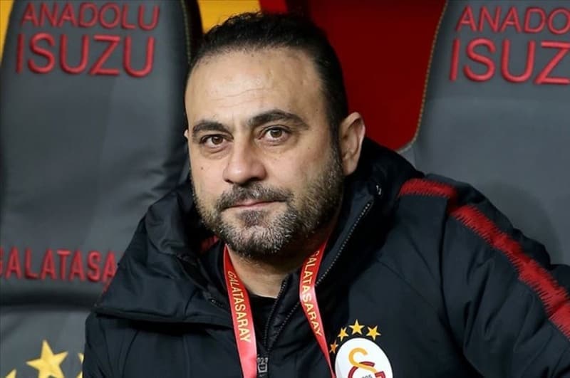 <p>Sarı kırmızılı kulüpten yapılan paylaşımda 'Kulübümüzde, Futbol A Takım Yardımcı Antrenörlüğü görevini yürüten Sayın Hasan Şaş görevinden ayrılmıştır. Kendisine bugüne kadar kulübümüze vermiş olduğu hizmetlerden dolayı teşekkür eder ve bundan sonraki kariyerinde başarılar dileriz.' denildi.</p>