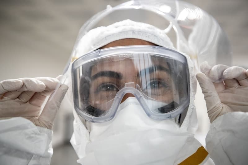 <p><b>- 'KOVİD-19 GÜNLÜKLERİ' PANOSU</b><br></p>