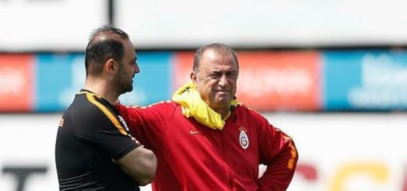 <p>Şaş ile yıllardır çalışan, şampiyonluklar kazanan futbolcular da dahil takımından hiçbir oyuncu bir veda ya da teşekkür paylaşımı yapmadı. </p>