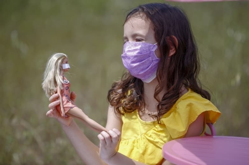 <p>Tekirdağ'da aileleriyle dışarı çıkan çocuklar parklarda ve yeşil alanlarda oyun oynadı ve eğlenceli zaman geçirdi.</p>