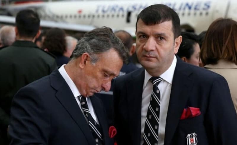 <p>Sabah'ın haberine göre; Torunoğulları, bir süredir tekrar Fenerbahçe'ye döneceği iddia edilen hatta 'Fenerbahçeli Gökhan olarak futbolu bırakmak istiyorum' dediği şeklinde haberler yapılan Gökhan Gönül'le görüştü.</p>