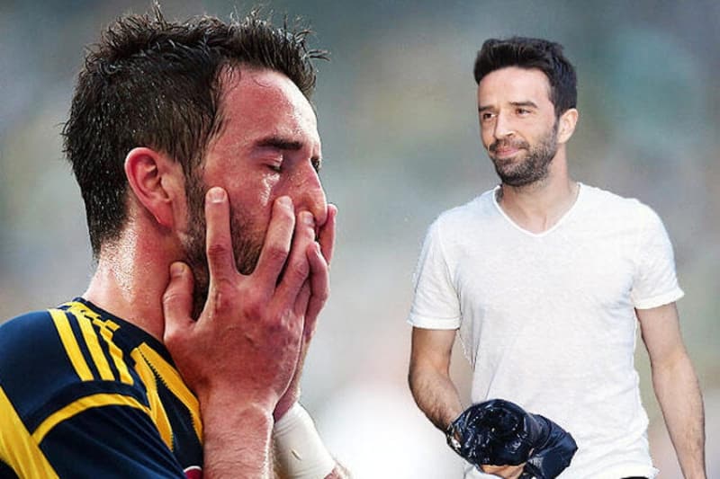 <p><b>GÖRÜŞMEDİM </b></p><p>Gökhan'ın 'Bende bir sorun yok abi. Bu haberler nereden çıkıyor ben de bilmiyorum. Hiçbir kulüple görüşmem olmadı' yanıtı verdiği gelen haberler arasında.</p>