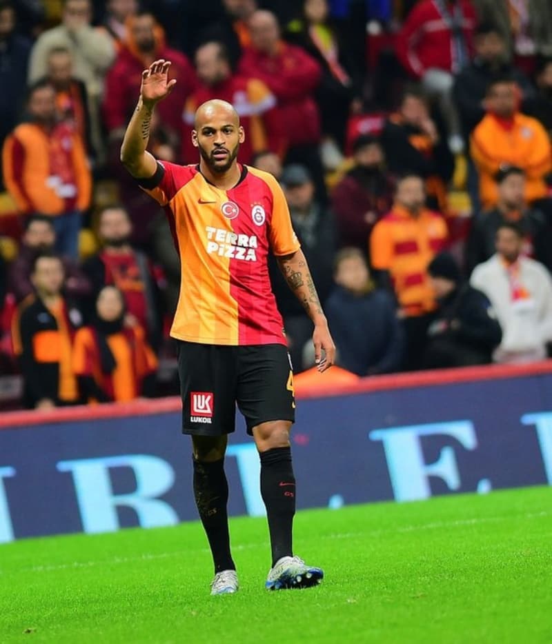 <p>Ajansspor'a konuan Di Caprio, Marcao ile Fiorentina ve Atalanta kulplerinin ilgilendiini belirtti ve ekledi:</p>