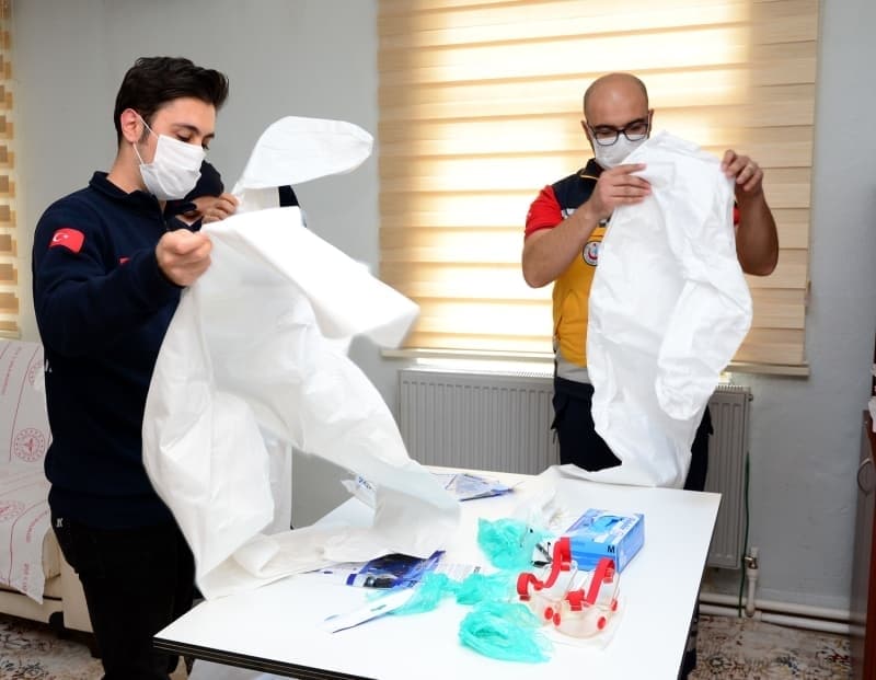 <p>Vakalar ilk mdahalenin ardndan hastaneye ulatrdklarn anlatan Akman, unlar kaydetti:</p>