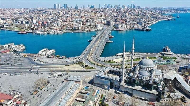 <p>Sokağa çıkma kısıtlamasının uygulandığı 4 gün ekmek üretiminin yapıldığı fırın ve/veya unlu mamul ruhsatlı iş yerleri ile bu iş yerlerinin sadece ekmek satan bayileri, ayrıca tatlı üretiminin yapıldığı/satıldığı iş yerleri açık olacak.</p>