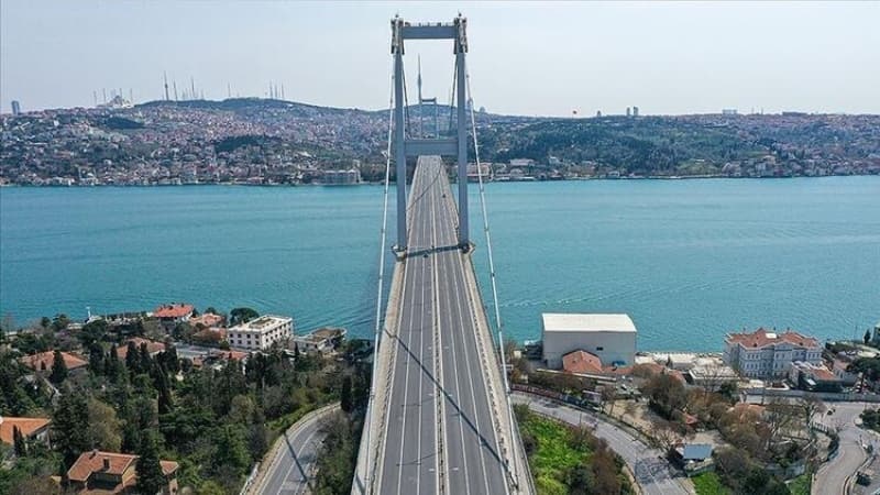 <p><b>HANGİ İLLERDE SEYAHAT YASAĞI KALDIRILDI?<br></b><p><b><br></b></p></p><p>Seyahat kısıtlaması kaldırılan iller, ilk etapta Antalya, Aydın, Erzurum, Hatay, Malatya, Mersin ve Muğla olarak ilk etapta açıklanmıştı. Son açıklamaya göre ise, Adana, Diyarbakır, Mardin, Trabzon, Ordu, Denizli, Kahramanmaraş, Şanlıurfa, Tekirdağ'da kısıtlama kaldırıldı.</p>