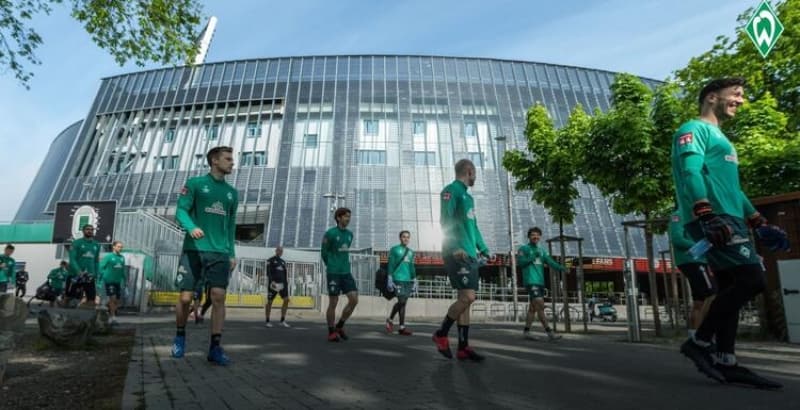 <p>Werder Bremen: 110 Euro Paderborn: 103 Euro </p>