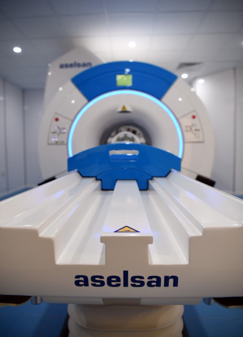 <p><b>- SALIK ALANINDAK AR-GE ALIMALARI</b><br></p><p>Savunma sanayisinin MR almalarnn yan sra Ar-Ge almalar da yrttne dikkati eken Demir, 'Bunlarn banda hasta bakm ve monitr edilmesi ile ilgili teknolojilerin gelitirildii almalarmz var.' ifadesini kulland.</p><p>Hasta tan ve veri kiti oluturmayla ilgili almalarn olduuna deinen Demir, 'Dier taraftan veri ileme, grnt ileme, bunlarn akll sistemlerle, derin renmeyle gelitirilecek yntemlerle yaklamlarn ortaya karld teknolojiler var.' deerlendirmesini yapt.</p>