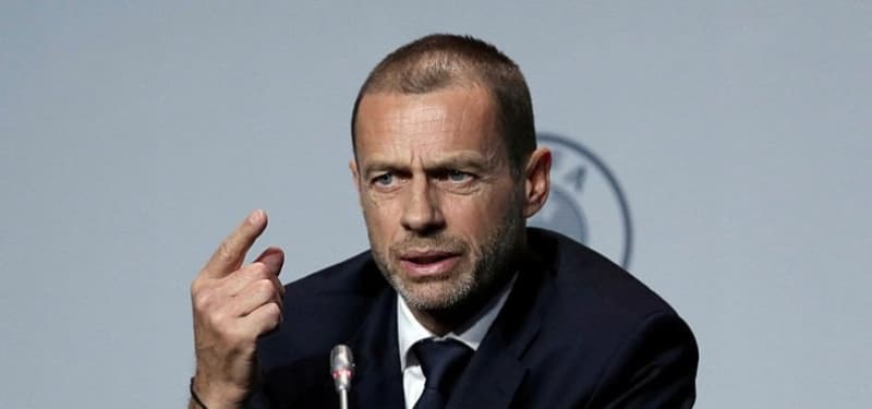 <p><b>'SEYİRCİLİ MAÇ OLURSA, TRİBÜNE GİDECEĞİM'</b></p><p><br></p><p>'Belirli bir süre için insanları stadyumlara sokamayacağız ne yazık ki. Bundan ötürü de üzgünüm. Umarım, bu süreç çok uzun sürmeyecek. Seyircili maçlar nasıl olacak merakla bekliyorum. Eğer seyircili bir maç olursa, tribüne girecek ve maçı tribünde seyredecek ilk kişi ben olacağım.'</p><p>Sporx</p>