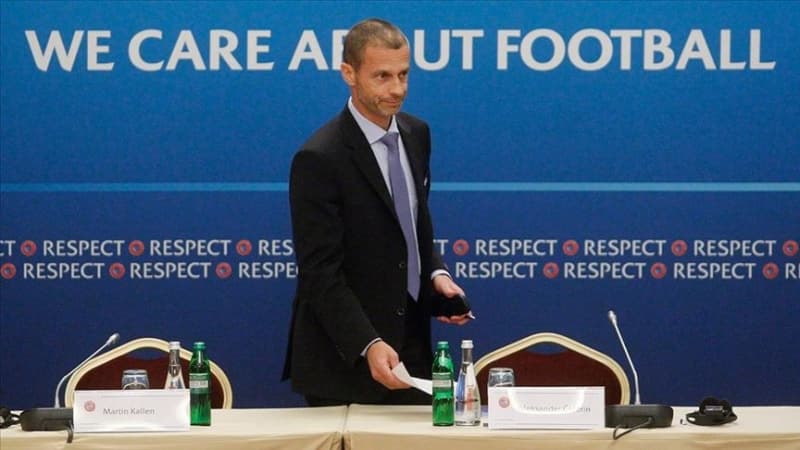 <p><b>'FUTBOLCULAR BOYKOT KARARI ALMAZ'</b></p><p><br></p><p>'Serie A futbolcularına saygım ve sevgim çok büyük. Ayrıca, İtalyan futbol adamlarını da takdirle ve anlayışla karşılıyorum. Korkularını anlıyorum. Ancak, maçların oynanması yönünde karar çıkarsa futbolcuların boykot kararı alacağını düşünmüyorum.'</p>