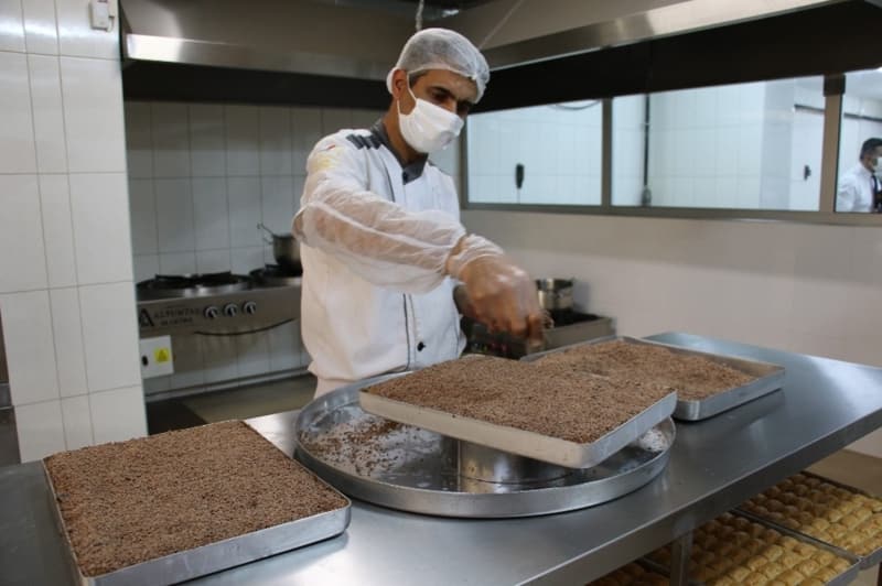 <p>Dışarı çıkamayanların da biz evlerine teslim ediyoruz. Bu dönemde çalışan ustalarımız kılık kıyafet hijyen bunlara çok önem gösteriyoruz. </p>