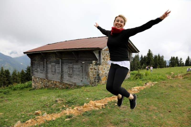 <p>Hayvanlarıyla yaylalara göç edenler, yılın 4 ya da 5 ayını buralarda geçiriyor.</p>