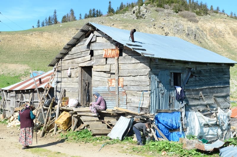 <p>Başkan İbaş, her yıl yaylada izinsiz yapı inşa etmeye çalışanlar olduğunu ancak bunlara kesinlikle müsaade edilmediğini sözlerine ekledi.</p>