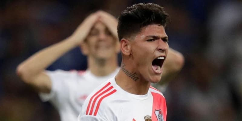 <p>Beşiktaş'ın transfer listesindeki isimlerden biri olan Carrascal için yapılan yorumlar dikkat çekmeye devam ediyor.</p>