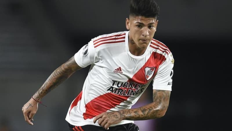 <p>Arjantinli gazeteci Bialuski, <b>'Kolombiyalı Neymar</b> lakaplı genç adam Avrupa'nın ilgisini çekmeye başladı. Arjantin'de mart başında durdurulan lig, sonra iptal edildi. Eylülde başlayacak lig yüzünden futbolcular yaklaşık 6 ay futboldan uzak kalacak. Transferi an meselesi' ifadelerini kullandı.</p>