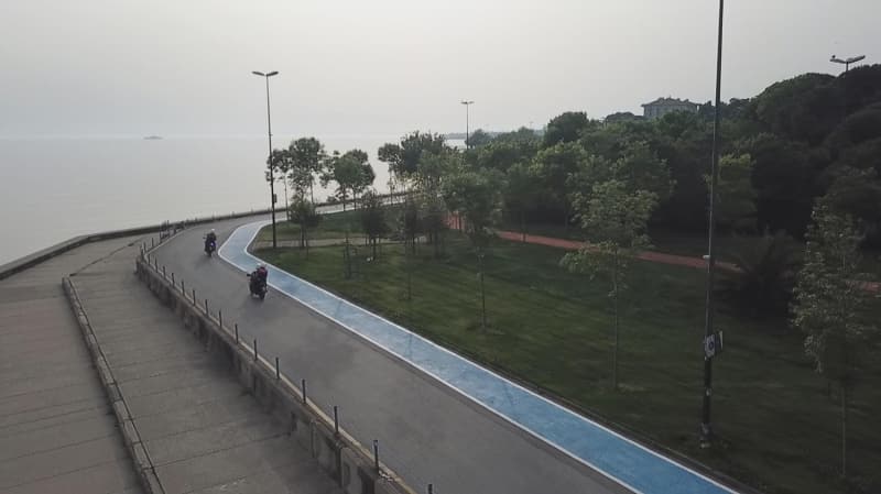 <p>İstanbul'un pek çok noktasında iznini değerlendiren vatandaşlar 18.00'de verilen izin süresinin bitmesinin ardından evlerine döndü.</p>