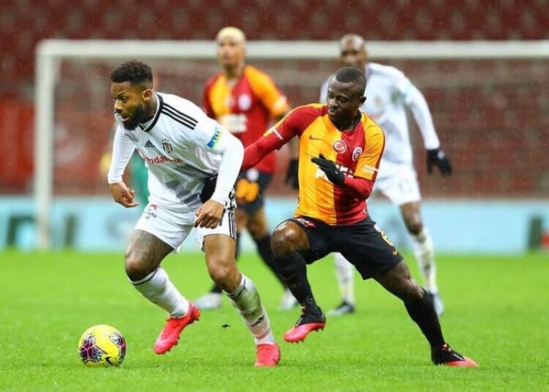 <p>Fanatik'in haberine göre; futbolu çok sevdiğini her fırsatta dile getiren Ilıcalı'nın Türk iş insanı Işıtan Gün’ün yaptığı Hollanda Ligi Eredivisie takımlarından Fortuna Sittard’ı satın aldığı ve resmi açıklamanın kısa süre içerisinde yapılacağı öğrenildi.</p>