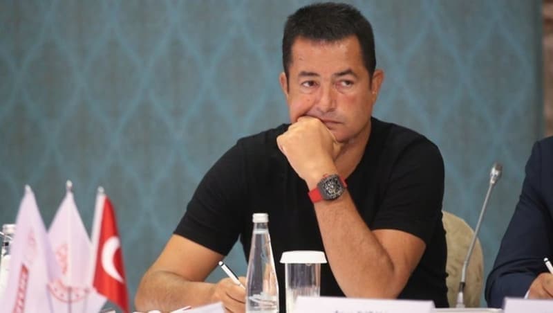 <p>O yüzden ligin şu anda oynamasında bile o enerjinin geleceğini düşünmüyorum. Gece 2'de kalıp izlediğim Galatasaray - Beşiktaş maçında şok geçirdim. Anadolu takımıyla oynansa çok fark etmezsin ama bu derbiyi seyircisiz izlemek düşman başına. İnşallah bu günler geçecek. Biz iyimser düşünelim.</p>