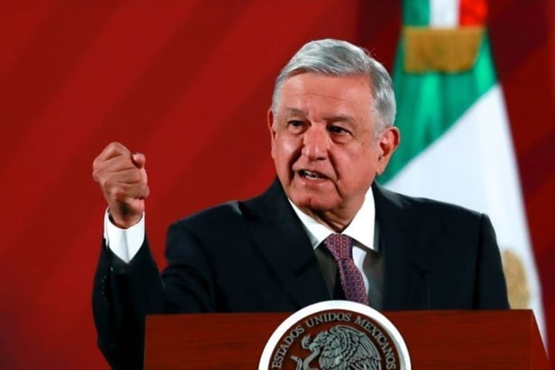 <p><b>MEKSİKA'DA ÖLÜ SAYISI 5 BİNİ GEÇTİ</b><br></p><p>Brezilya Devlet Başkanı Jair Bolsonaro gibi Meksika Devlet Başkanı Andres Manuel Lopez Obrador da uzun zamandır corona virüs salgınını küçümseyen ve göz ardı eden liderler arasında bulunuyor. Obrador salgın dünyada hızla yayılırken, mart ayında büyük toplantılar düzenliyor ve sokakta insanları kucaklamaktan çekinmiyordu.<b><br></b></p>