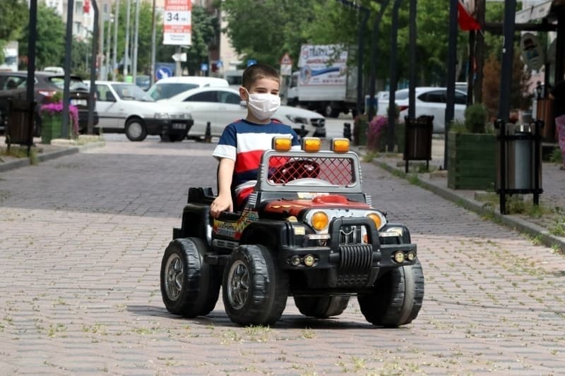 <p>Sıkıldığını ama virüsten korunmak için evde kaldığını ifade eden Duru Savaş, 'En çok salıncağa binmeyi özledim' dedi.</p>