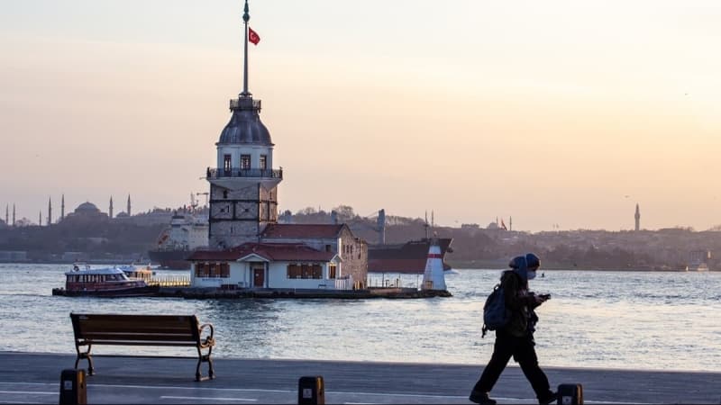 <p>Bulunduğu yerin İl/İlçe Hıfzıssıhha Kurulu tarafından izin verilmesi şartı ile makarna, un ve unlu mamüller, süt, et, balık üretimi ile gibi temel gıda maddelerinin üretiminin yapıldığı tesisler ve kâğıt, kolonya üretimi başta olmak üzere hijyen malzemeleri ile bu malzemelerin üretimi için ihtiyaç duyulacak hammaddelerin üretiminin yapıldığı tesisler,</p>