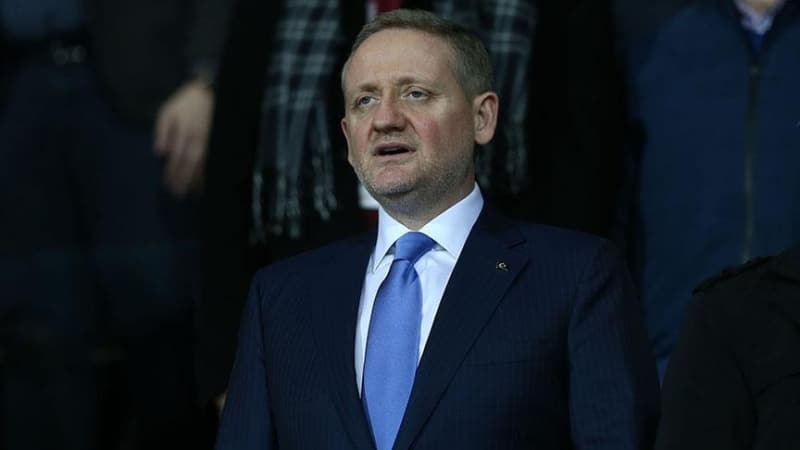 <p>Başakşehir Başkanı Göksel Gümüşdağ, önceki gün <b>'Ne İrfan Can'a, ne Visca'ya teklif geldi'</b> diyerek iddiaları yalanladı ama <b>Fenerbahçe'nin özellikle İrfan Can'daki ısrarı sürüyor.</b></p>