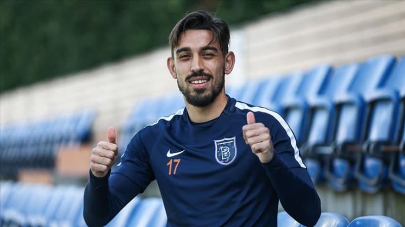 <p>Uzun'un, hem Koç'a destek olmak hem de eski hatalı transferleri telafi etmek için İrfan'ı Fenerbahçe'ye getireceği belirtiliyor. <b>Transfer sezon sonunda resmen açıklanacak.</b></p><p><br></p><p>Fotomaç</p>