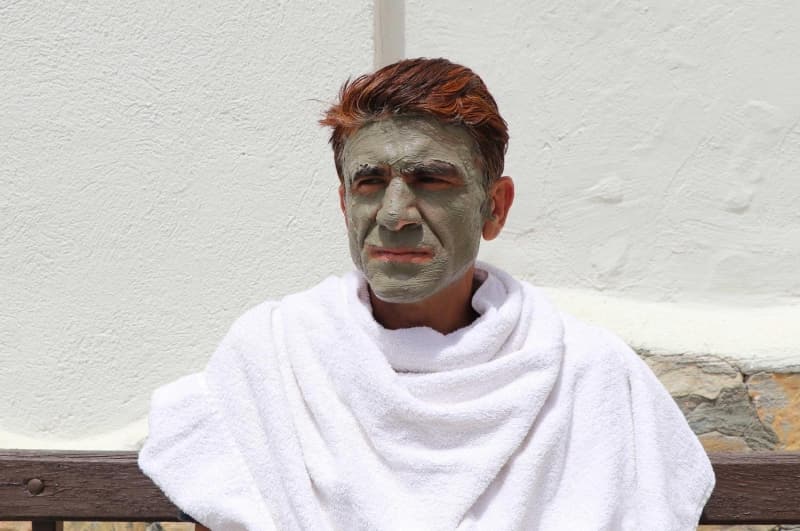 <p><b>'90 DERECELİK TERMAL SULARIN ALTINDAN ÇIKARIYORUZ'</b><br></p>