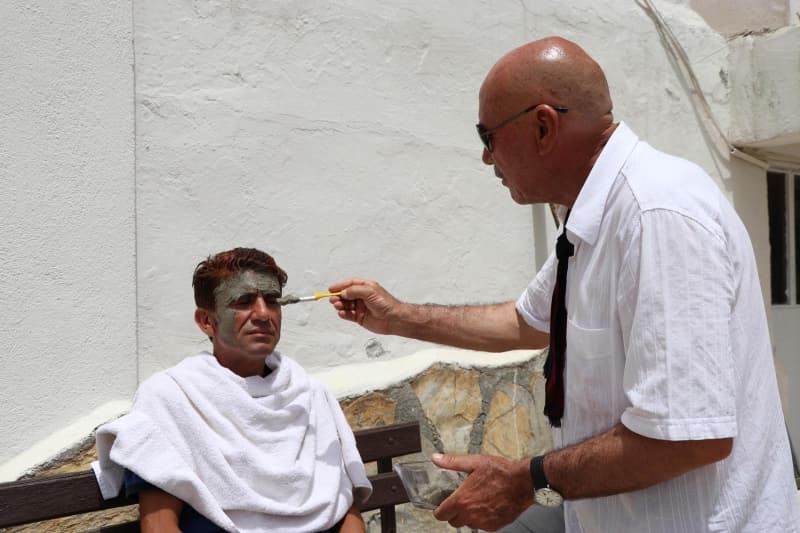 <p>İçerisindeki yabancı ve sert maddelerden arındırılan çamur, krem ya da pudra haline getirilerek, yurt içi ya da yurt dışına pazarlanıyor.</p>