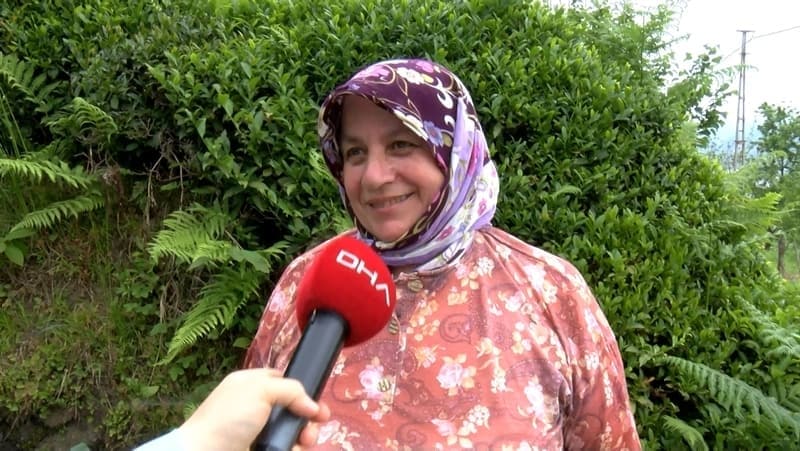 <p><b>'İZİN ÇIKINCA YOLA KOYULDUK'<br></b><p><b><br></b></p></p><p>Kırıkkale'den Rize'ye gelen Pakize Topal, 'Kırklareli'nden geliyoruz. İzinler çıkınca hemen yola koyulduk. Dün saat 15'te çıktık yola, güzel bir yolculuk oldu. Karantinanın ardından şimdi çoluk çocuk hepimiz çaylıkta olacağız' dedi.</p>