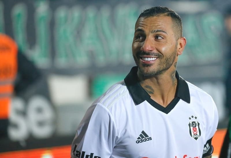 <p>Siyah-beyazllar devre arasnda FIFA’dan ar bir cezayla kar karya kalmamak iin anlamaya yanamayan Quaresma’nn tm alacaklarn demek zorunda kalmt.</p>