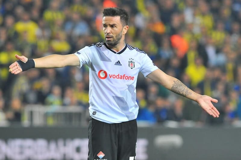 <p><b>MASAYA NE ZAMAN OTURULACAK </b></p><p>Koronavirüs sebebiyle oluşan belirsiz ortam sebebiyle Gökhan ve Caner’le ne zaman masaya oturulacağı belirsiz.</p>