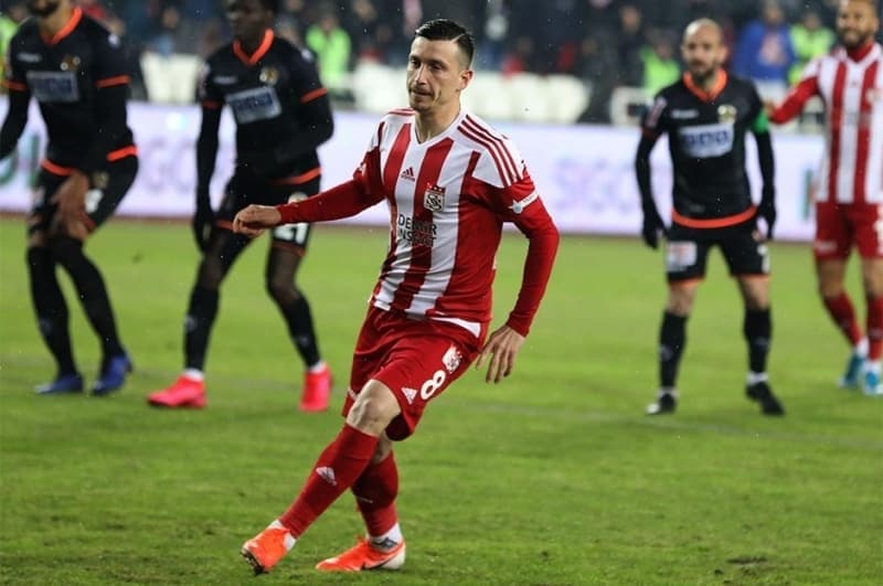 <p>Bizim Sivasspor ile sezon sonuna kadar s�zle�memiz mevcut. �u an tek d���ncemiz de �ampiyonluk m�cadelesi veren Sivasspor'un ba�ar�s�d�r.</p>