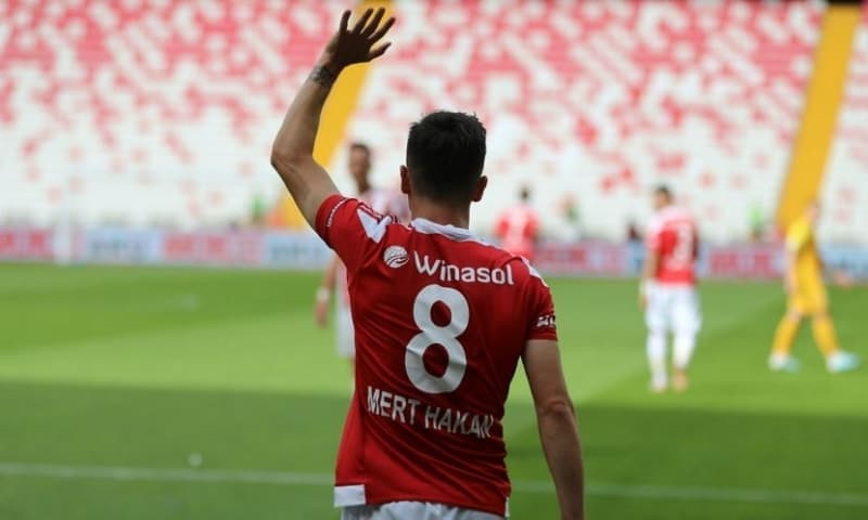 <p>'Mert Hakan Yanda� i�in bas�nda yer alan protokol haberleri ger�e�i yans�tmamaktad�r.</p>