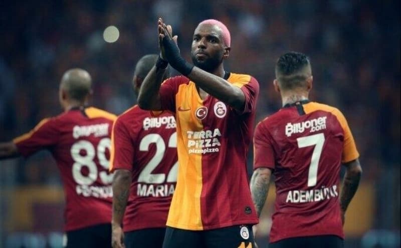 <p>2010'da Liverpool'dayken, 300 bin euro ödedim ve bir ev aldım. Ayda 1400 euro kira geliri var, çok da mantıklı bir yatırım olmadı.</p>