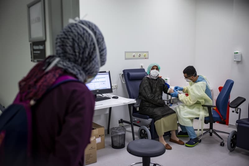 <p>Ankara ehir Hastanesi Koordinatr Bahekim Op. Dr. Aziz Ahmet Surel, ilk vakann grld andan itibaren hastanede alnan nlemleri ve salk alanlarnn mcadelesini AA muhabirine anlatt.</p>