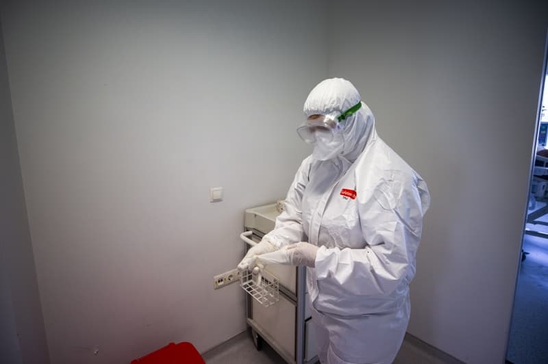 <p>Hastanenin fiziki artlarnn olduka iyi olduunu vurgulayan Surel, unlar syledi:</p>