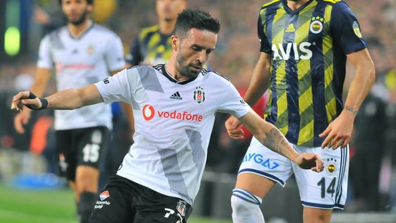 <p>Dolayısıyla maddi-manevi yönünden baktığınızda şunu söyleyebilirim Fenerbahçe için Gökhan en çok emek harcadığı, zaman harcadığı futbolcusudur.'</p>