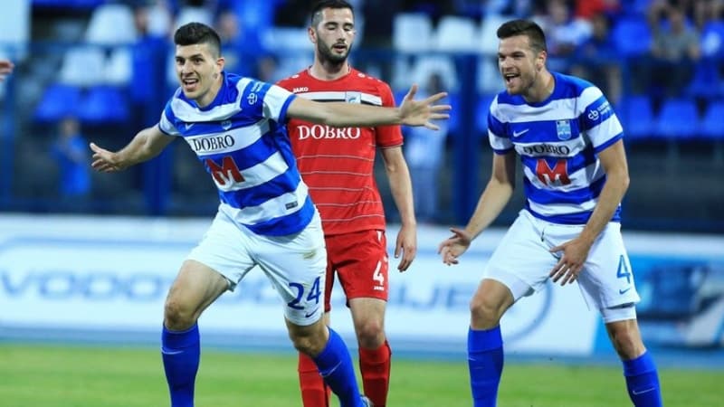 <p><b>MURIQI'NİN YERİNE MARIC</b></p><p>Bljesak'ta yer alan haberde, forvet arayışlarını sürdüren sarı-lacivertlilerin Mirko Maric'i renklerine katacağı ileri sürüldü.</p>