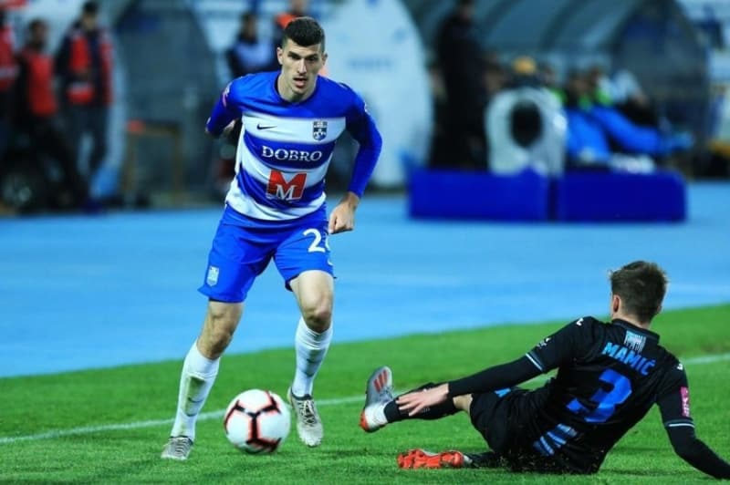 <p>Macar ekibinde yarım sezon geçiren golcü futbolcu, Eylül 2017'de NK Osijek'in yolunu tuttu.</p>