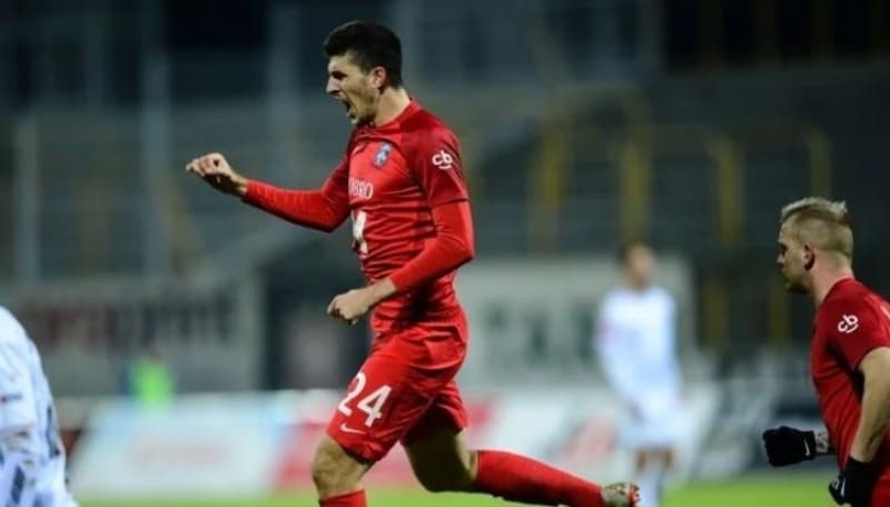 <p><b>MIRKO MARIC KİMDİR?</b></p><p>16 Mayıs 1995 tarihinde Bosna Hersek'in Mostar kentinde dünyaya gelen Maric, futbola Siroki Brijeg altyapısında başladı.</p>