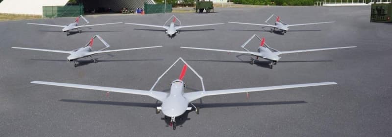<p>SİHA operasyonlarının F-16 gibi bir savaş uçağı ile maliyet açısından kıyaslamasını yapmaya bile gerek yok ki bu da SİHA talebindeki en önemli etken. Şunu da belirtmek lazım ki hava kuvvetlerinin avcı uçağı sayısı düşünüldüğünde SİHA sayımız bazılarına abartılı gelebilir. Bu konuda ihtiyaç/personel/görev sayısı gibi kritik bilgileri bilmeden yorum yapmak doğru olmaz ancak Türkiye bugün Rusya, İsrail dahil Avrupa, Afrika ve Orta Doğu ülkeleri içinde en fazla İHA/SİHA’ya sahip ülkedir.</p><p>Hatta Çin envanterini net bilemediğimizden Türkiye, Çin hariç ABD’den sonra en fazla SİHA’sı olan ve SİHA operasyonu yapan ülke haline gelmiştir.”</p>